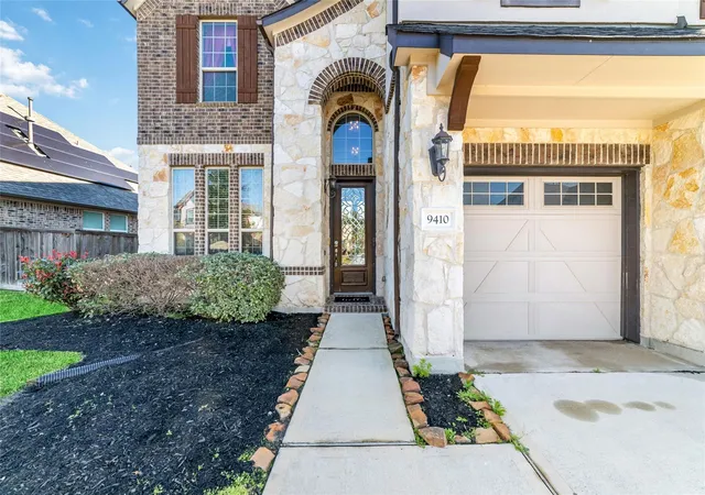 Photo 3 of Single family home for sale at 9410 Isabel Bay Ln, Cypress, TX 77433 | MLS# 69564798 | Listing updated on 2026-06-22
