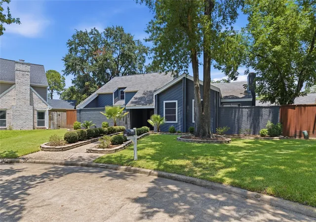 Photo 3 of Single family home for sale at 703 Queensmill Ct, Houston, TX 77079 | MLS# 12060223 | Listing updated on 2026-09-22