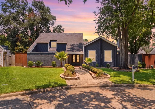 Photo 3 of Single family home for sale at 703 Queensmill Ct, Houston, TX 77079 | MLS# 12060223 | Listing updated on 2026-09-23