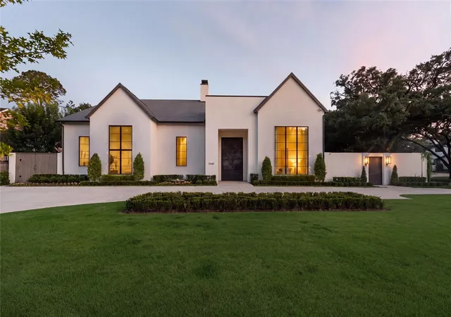 Photo 2 of Single family home for sale at 5641 Holly Springs Dr, Houston, TX 77056 | MLS# 40057643 | Listing updated on 2026-08-04