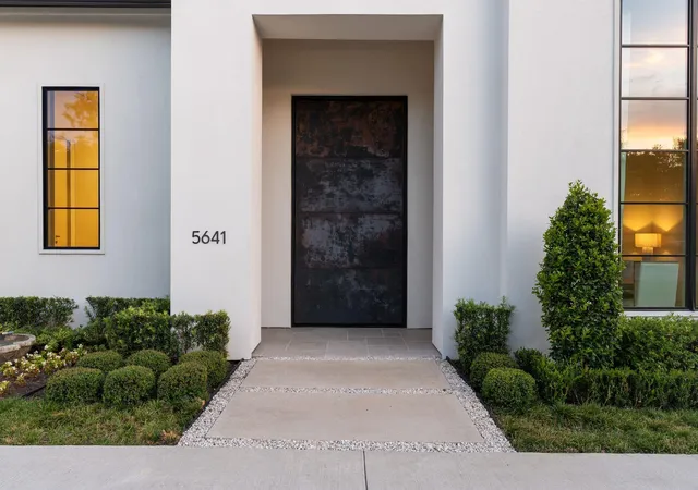 Photo 3 of Single family home for sale at 5641 Holly Springs Dr, Houston, TX 77056 | MLS# 40057643 | Listing updated on 2026-08-04