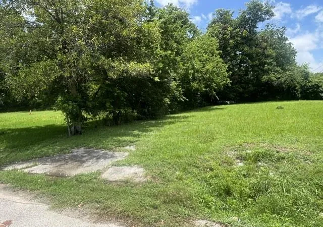 Photo 3 of Land for sale at 2302 Chew St, Houston, TX 77020 | MLS# 15777276 | Listing updated on 2026-09-12