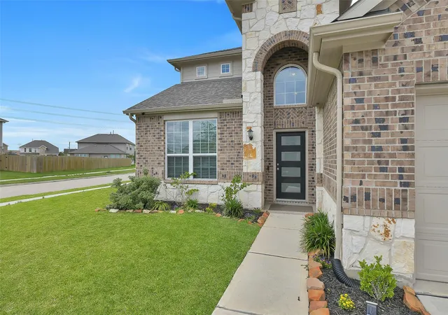 Photo 3 of Single family home for sale at 5330 Camerford Ct, Alvin, TX 77511 | MLS# 33687356 | Listing updated on 2026-07-12