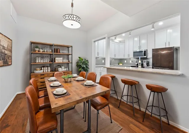 5th image of 2100 Tanglewilde St, Houston, TX 77063