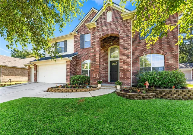 Photo 2 of Sale Pending at 1726 Summergate Dr, Conroe, TX 77304 | MLS# 77388279 | Listing updated on 2026-09-13