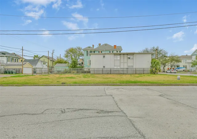 Photo 4 of Land for sale at 1628 Sealy St, Galveston, TX 77550 | MLS# 35189144 | Listing updated on 2026-06-17