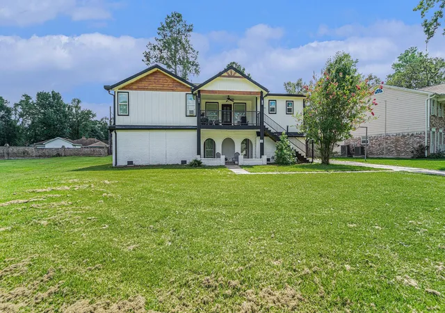 Photo 1 of Single family home for sale at 302 Brook Holw Dr, Conroe, TX 77385 | MLS# 73184014 | Listing updated on 2026-09-05
