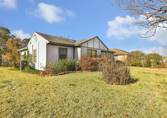 Photo 3 of Single family home for sale at 2003 Texoma St, Baytown, TX 77520 | MLS# 95019139 | Listing updated on 2026-08-25