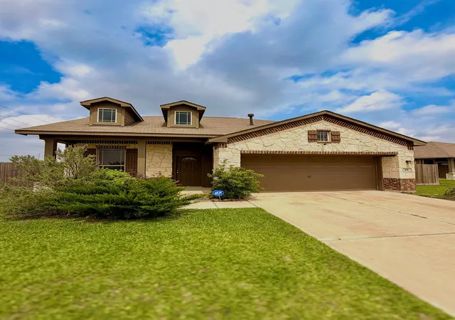 Single family home for sale at 101 White Wing Ln, Sealy, TX 77474 | MLS# 64132260