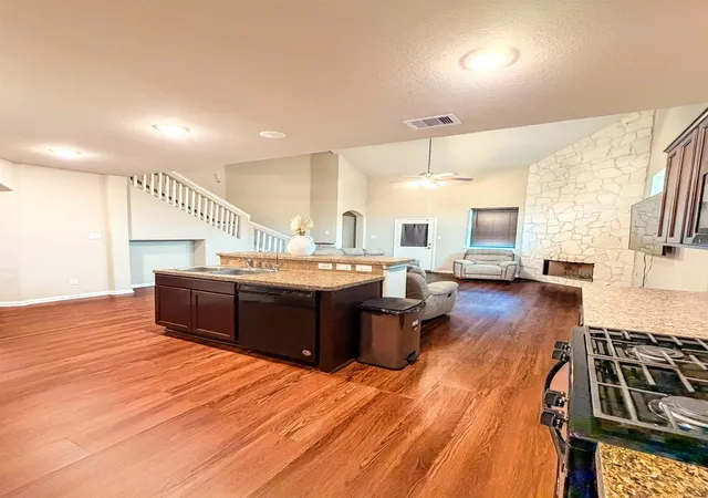 Photo 4 of Single family home for sale at 101 White Wing Ln, Sealy, TX 77474 | MLS# 64132260 | Listing updated on 2026-08-25
