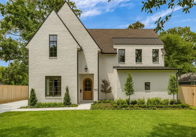 Photo 1 of Sale Pending at 822 W 31st Street, Houston, TX 77018 | MLS# 89323031 | Listing updated on 2026-09-01