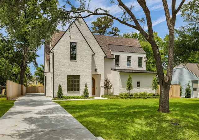 Photo 3 of Sale Pending at 822 W 31st Street, Houston, TX 77018 | MLS# 89323031 | Listing updated on 2026-09-01
