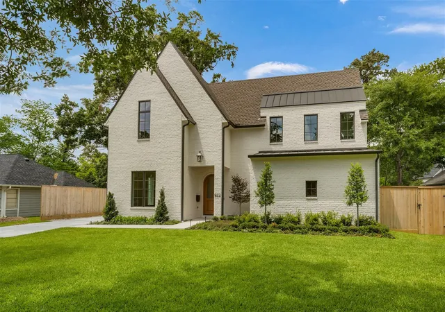 Photo 3 of Sale Pending at 822 W 31st Street, Houston, TX 77018 | MLS# 89323031 | Listing updated on 2026-09-01