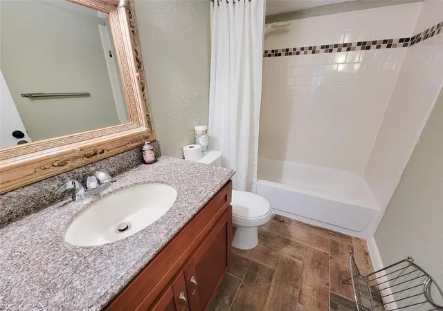 2nd image of 781 Country Pl Dr, Houston, TX 77079