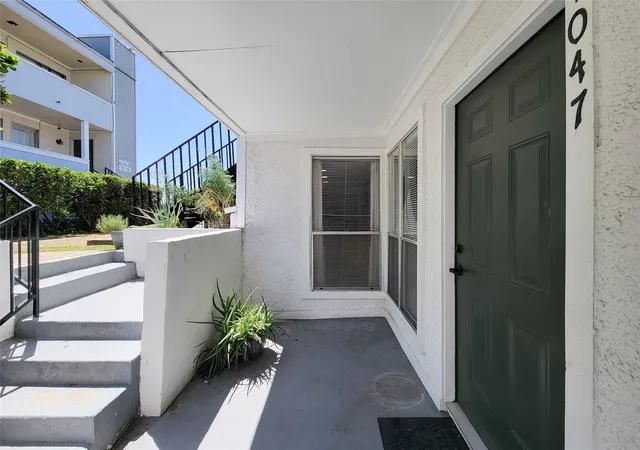 2nd image of 781 Country Pl Dr #1047, Houston, TX 77079 | MLS# 37039505