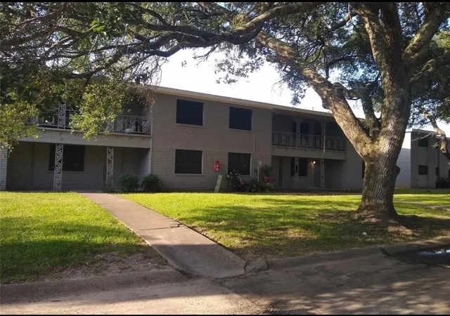 2nd image of 1867 Florida Dr, Seabrook, TX 77586 | MLS# 61895899