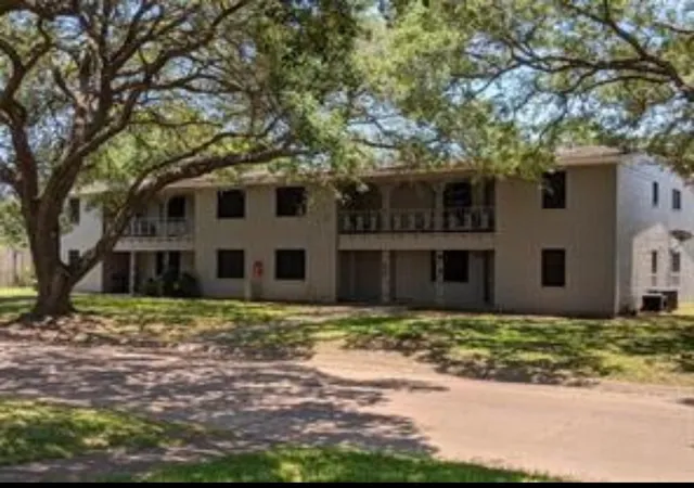 3rd image of 1867 Florida Dr, Seabrook, TX 77586 | MLS# 61895899