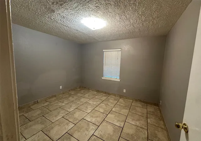 5th image of 1867 Florida Dr, Seabrook, TX 77586 | MLS# 61895899
