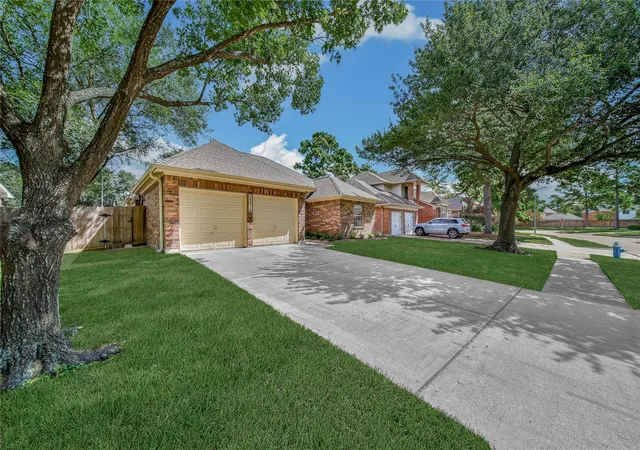 Photo 2 of Single family home for sale at 16014 Brittany Knoll Dr, Houston, TX 77095 | MLS# 84464814 | Listing updated on 2026-09-08
