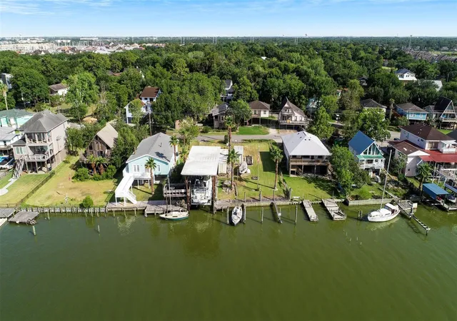 Photo 3 of Land for sale at 2130 Cove Park Dr, Kemah, TX 77565 | MLS# 10852859 | Listing updated on 2026-08-24