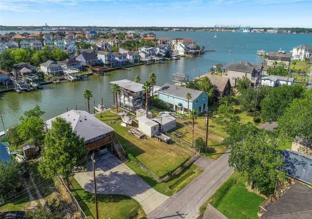 Photo 4 of Land for sale at 2130 Cove Park Dr, Kemah, TX 77565 | MLS# 10852859 | Listing updated on 2026-08-24