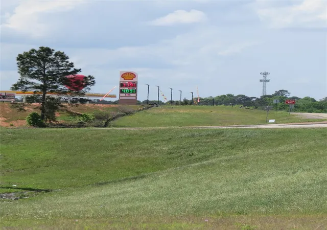 4th image of 000 Ih 45 Service, Huntsville, TX 77340 | MLS# 19977776