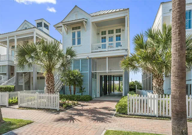 Photo 1 of Single family home for sale at 2622 E Seaside Dr, Galveston, TX 77550 | MLS# 53010467 | Listing updated on 2026-07-24