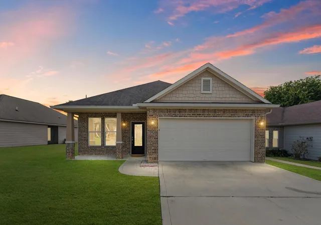 Photo 1 of Sale Pending at 146 Snug Harbor Dr, Montgomery, TX 77356 | MLS# 17112410 | Listing updated on 2026-09-23