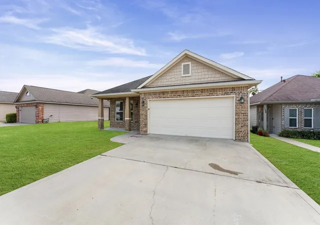 Photo 2 of Sale Pending at 146 Snug Harbor Dr, Montgomery, TX 77356 | MLS# 17112410 | Listing updated on 2026-09-23