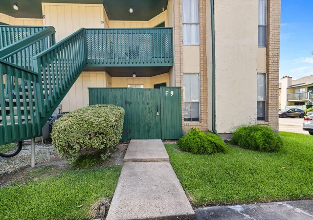 1st image of 1516 Bay Area Blvd #F9, Houston, TX 77058 | MLS# 40293385