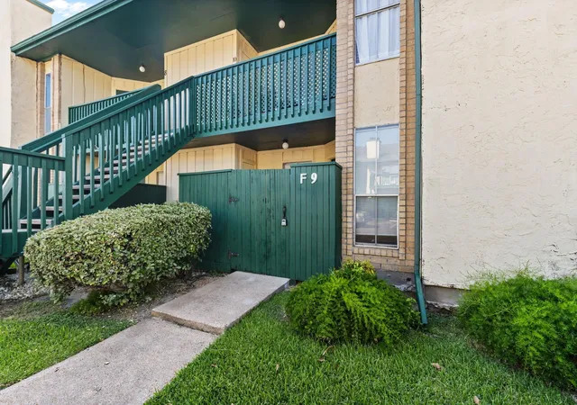 2nd image of 1516 Bay Area Blvd #F9, Houston, TX 77058 | MLS# 40293385