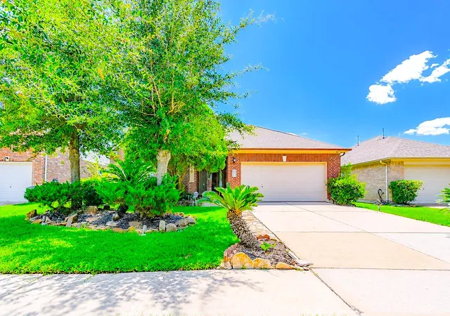 Photo 3 of Single family home for sale at 11414 Sleepy Holw Trl Ln, Houston, TX 77089 | MLS# 75359142 | Listing updated on 2026-07-22