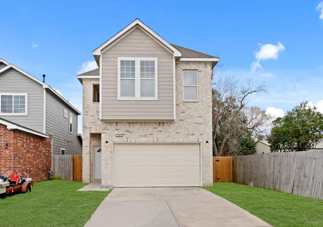 1st image of 13902 Leabrandon Ln, Houston, TX 77045 | MLS# 93658668