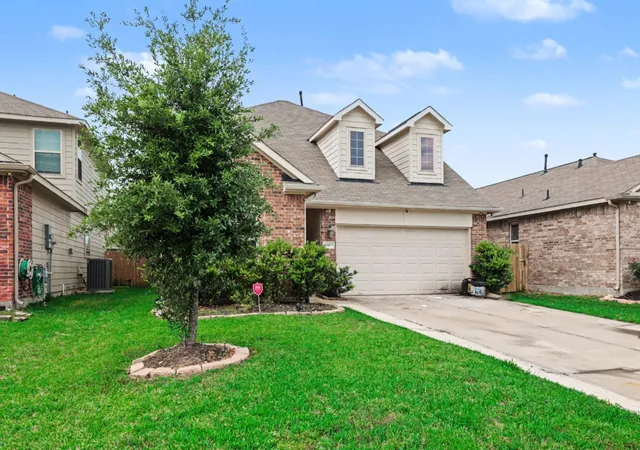Photo 3 of Single family home for sale at 2807 Glenfield Manor Ln, Houston, TX 77014 | MLS# 9349925 | Listing updated on 2026-08-07