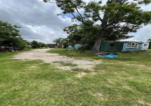 Photo 3 of Sale Pending at 11049 Ell Rd, Houston, TX 77093 | MLS# 43160188 | Listing updated on 2026-09-18