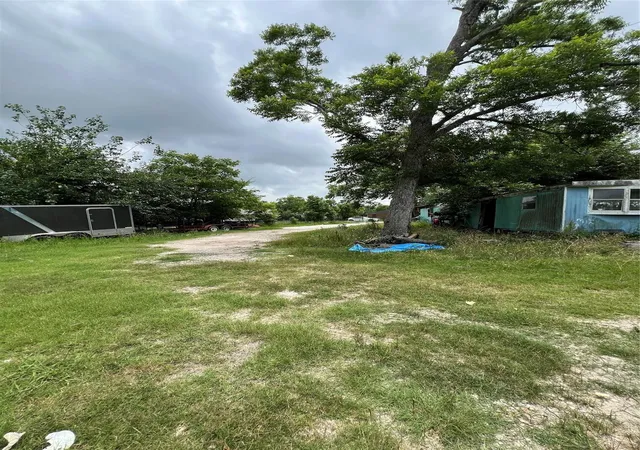 Photo 3 of Sale Pending at 11049 Ell Rd, Houston, TX 77093 | MLS# 43160188 | Listing updated on 2026-09-18