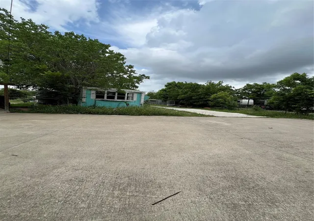 Photo 4 of Sale Pending at 11049 Ell Rd, Houston, TX 77093 | MLS# 43160188 | Listing updated on 2026-09-18
