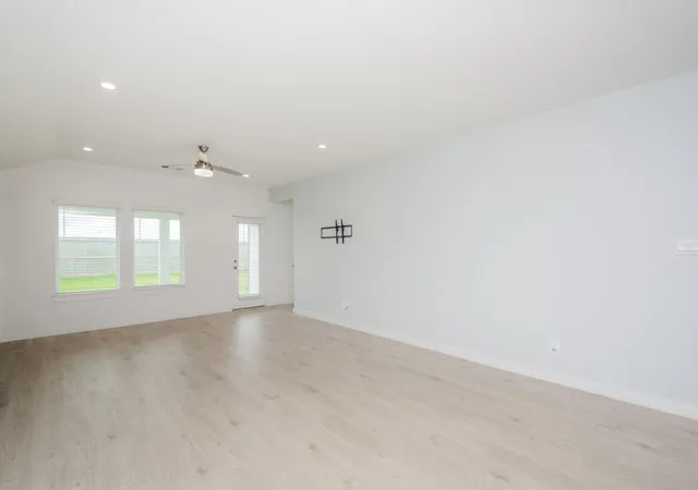 5th image of 1035 Vista Pointe Dr, Fresno, TX 77545 | MLS# 70706539