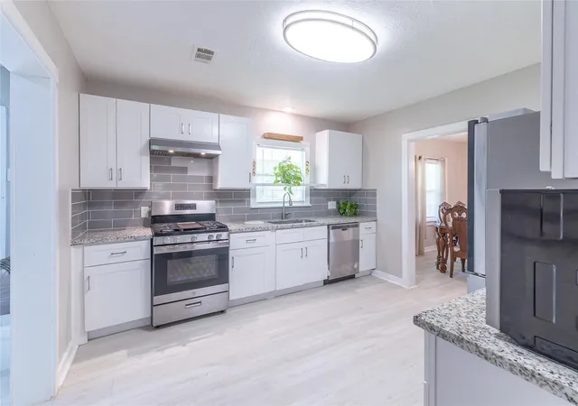 Photo 2 of Single family home for sale at 2118 Rolling Hills Rd, Conroe, TX 77303 | MLS# 74951728 | Listing updated on 2026-09-16