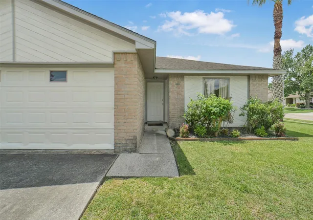 Photo 2 of Single family home for sale at 9927 Jademont Ln, Houston, TX 77070 | MLS# 66474604 | Listing updated on 2026-09-06