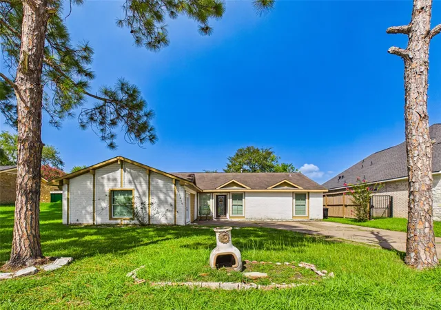 Photo 1 of Single family home for sale at 11419 Blackhawk Blvd, Houston, TX 77089 | MLS# 85502371 | Listing updated on 2026-09-15