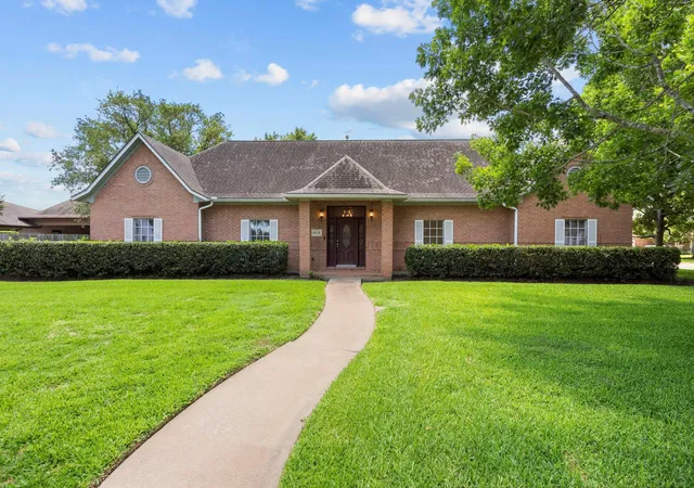 1st image of 616 Westwood Cir, La Marque, TX 77568 | MLS# 39606962