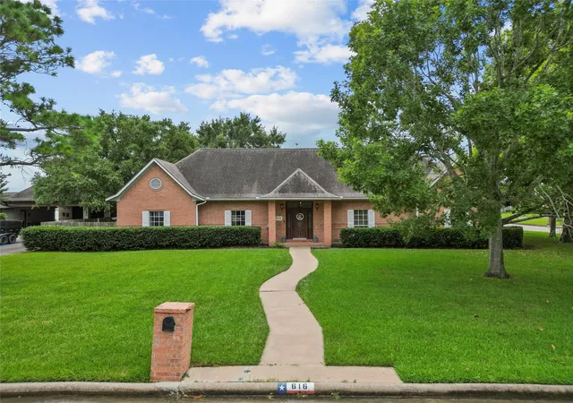 2nd image of 616 Westwood Cir, La Marque, TX 77568 | MLS# 39606962