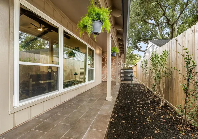 Photo 3 of Single family home for sale at 2218 Parana Dr, Houston, TX 77080 | MLS# 55890687 | Listing updated on 2026-09-09