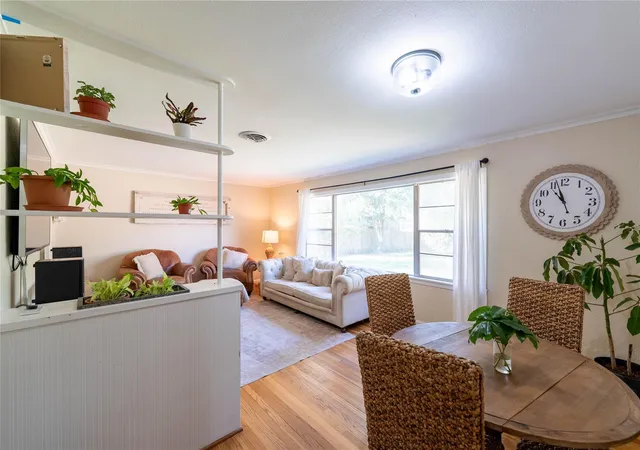 Photo 3 of Single family home for sale at 1733 Creek Dr, Houston, TX 77055 | MLS# 53032536 | Listing updated on 2026-09-13