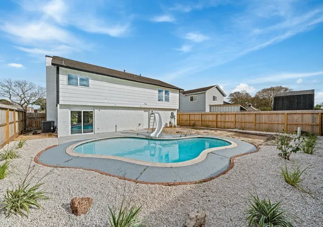 30th image of 713 Sugar Hill Dr, La Porte, TX 77571 | MLS# 18153727