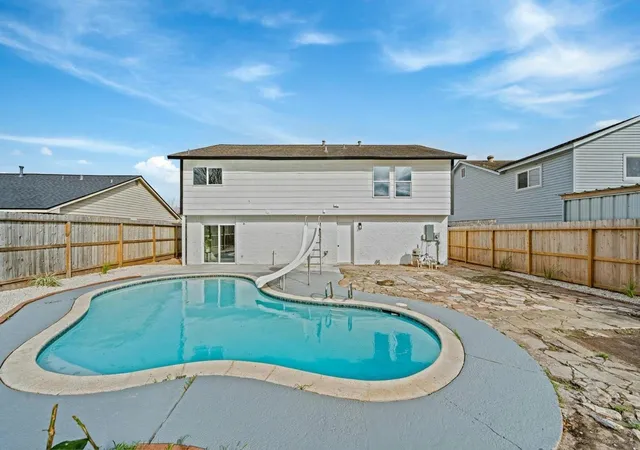 3rd image of 713 Sugar Hill Dr, La Porte, TX 77571 | MLS# 18153727
