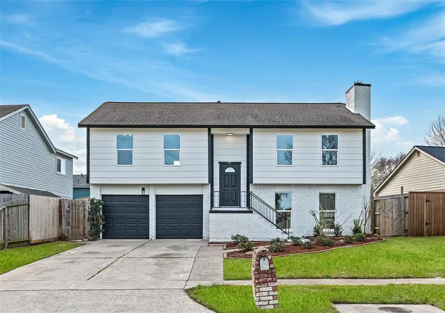 4th image of 713 Sugar Hill Dr, La Porte, TX 77571 | MLS# 18153727