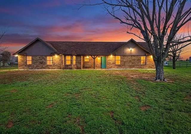 1st image of 100 Green Meadows Circle, Springtown, TX 76082 | MLS# 18089852