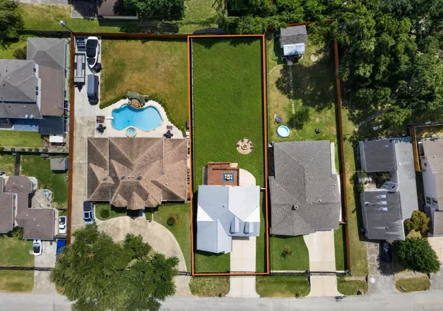 Photo 2 of Single family home for sale at 2112 Peppermill Rd, Houston, TX 77080 | MLS# 77637856 | Listing updated on 2026-09-20